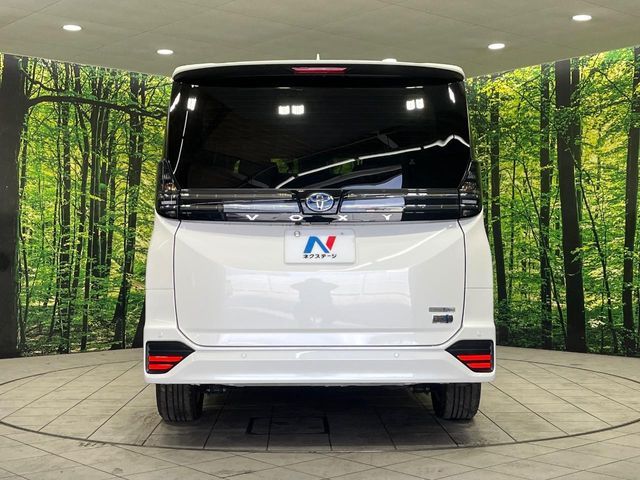 VOXY HYBRID 4WD