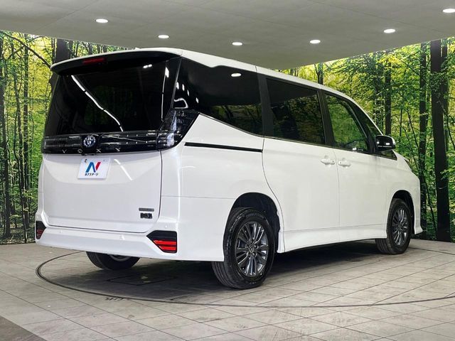 VOXY HYBRID 4WD