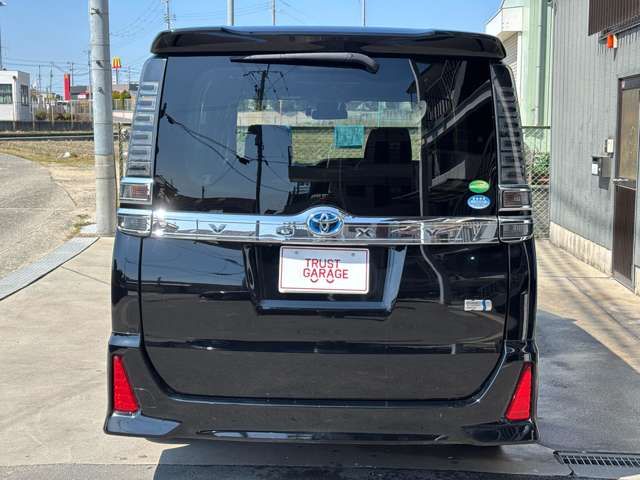 VOXY HYBRID