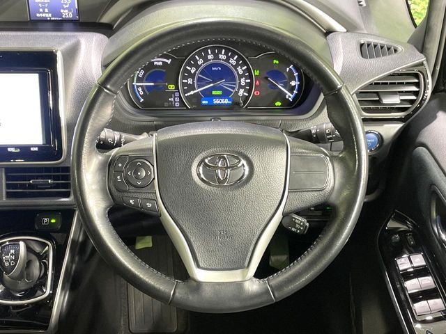 VOXY HYBRID