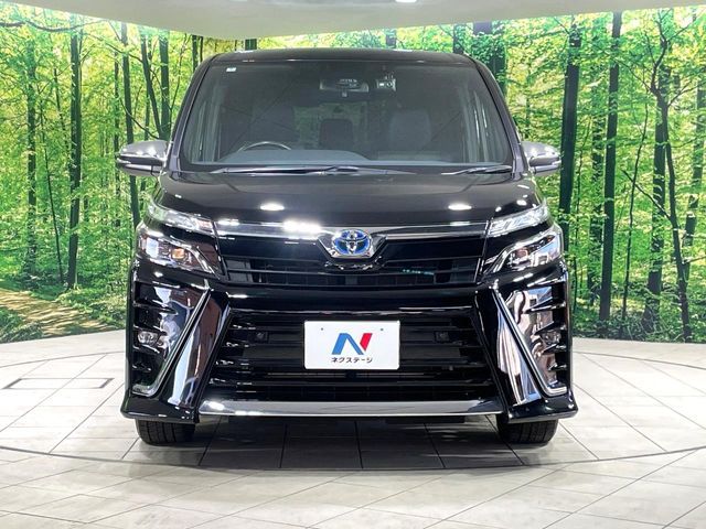 VOXY HYBRID