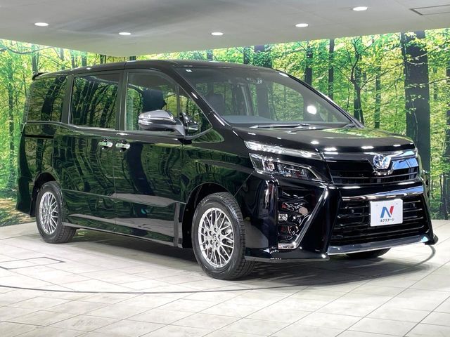 VOXY HYBRID