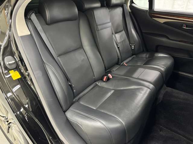 LEXUS LS600hL