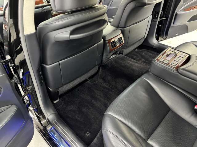 LEXUS LS600hL