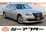 CROWN sedan hybrid