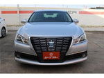 CROWN sedan hybrid
