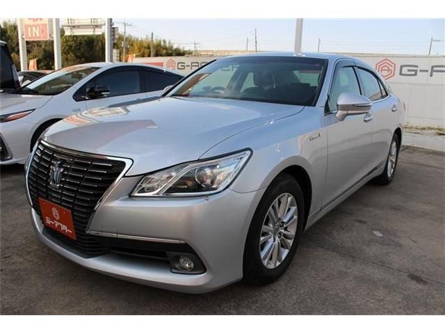 CROWN sedan hybrid