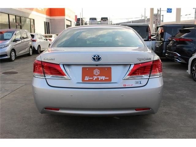 CROWN sedan hybrid