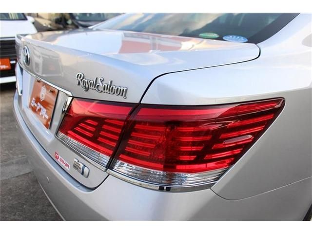 CROWN sedan hybrid