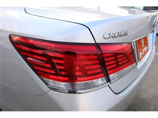 CROWN sedan hybrid