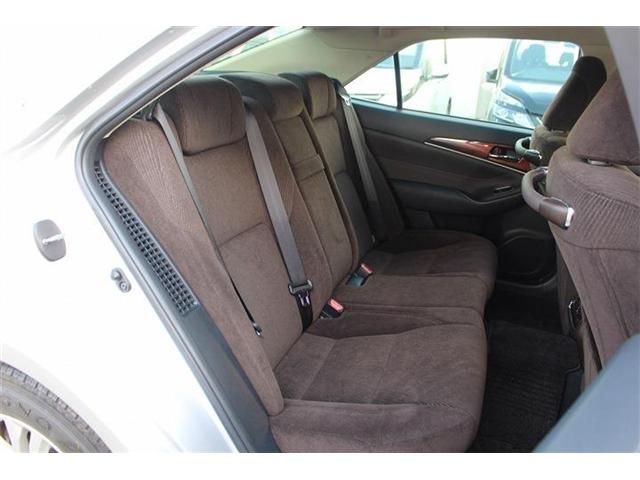 CROWN sedan hybrid