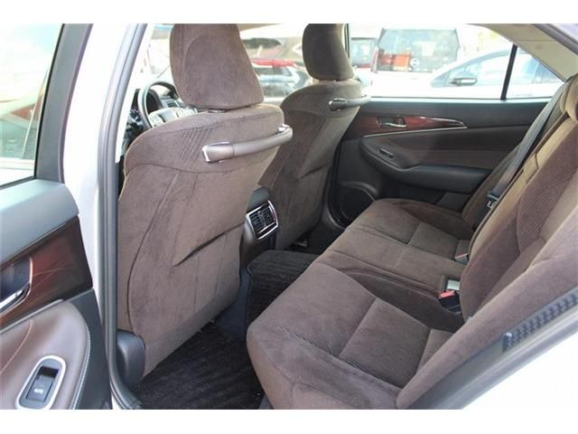 CROWN sedan hybrid
