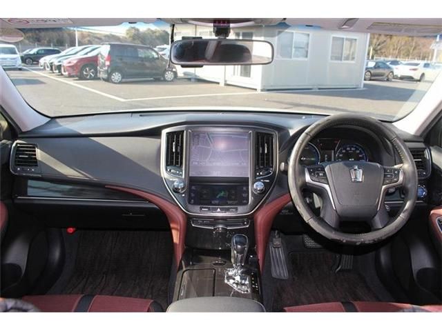 CROWN sedan hybrid
