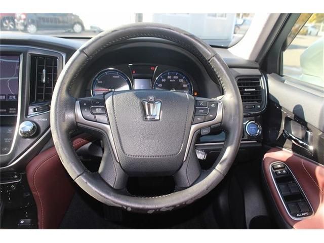 CROWN sedan hybrid