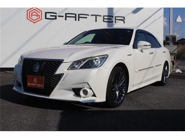 CROWN sedan hybrid