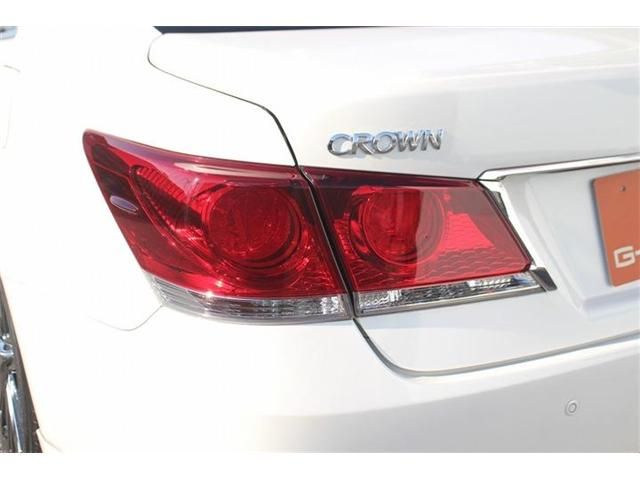 CROWN sedan hybrid