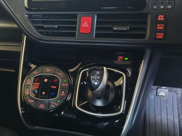 VOXY HYBRID