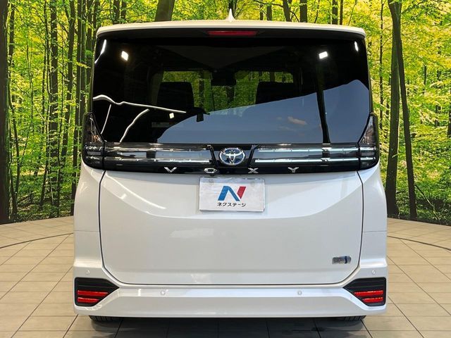 VOXY HYBRID