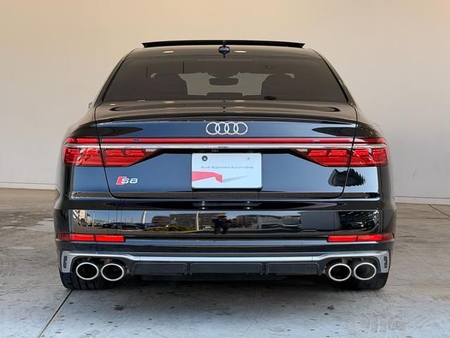 AUDI S8