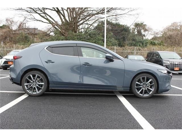 MAZDA3 FASTBACK
