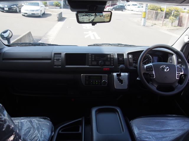 HIACE COMMUTER