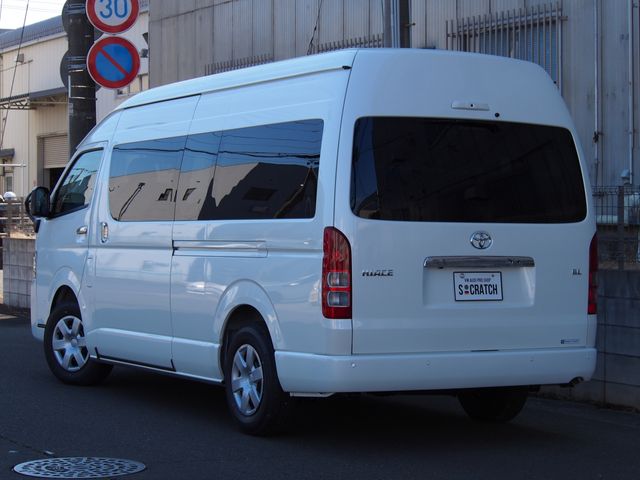HIACE COMMUTER
