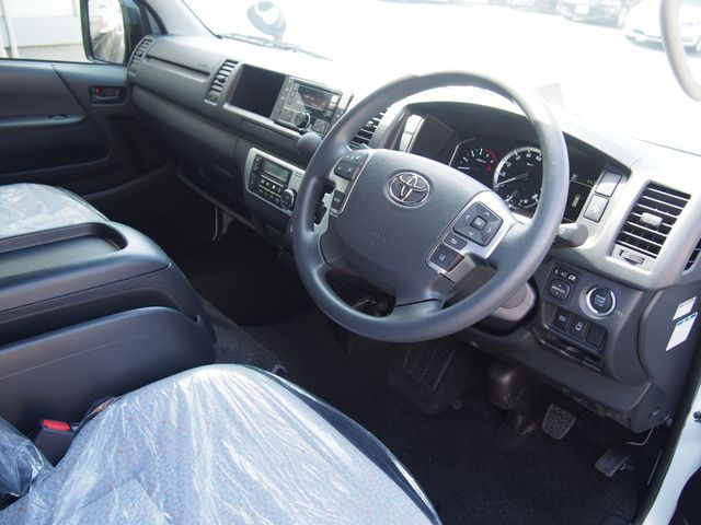 HIACE COMMUTER