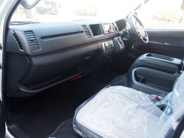 HIACE COMMUTER