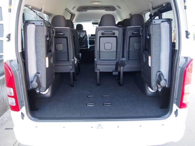 HIACE COMMUTER