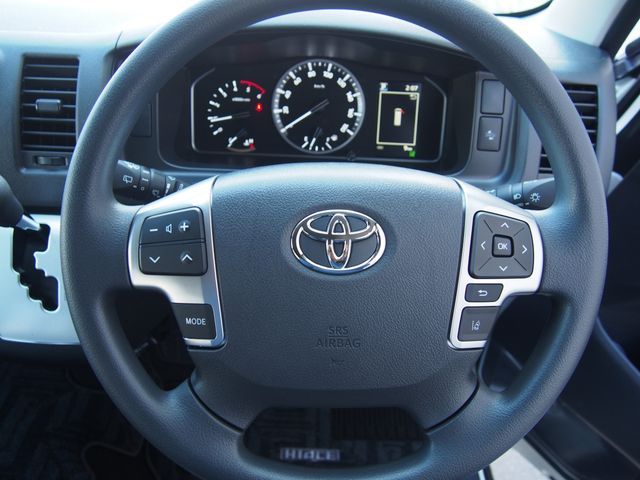 HIACE COMMUTER