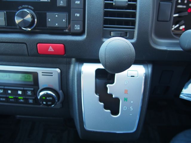 HIACE COMMUTER