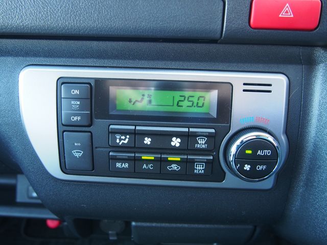 HIACE COMMUTER