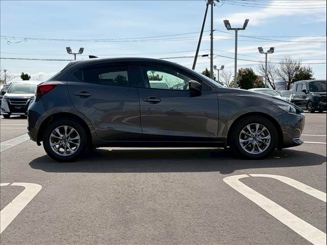 MAZDA2