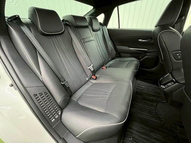 CROWN sedan hybrid