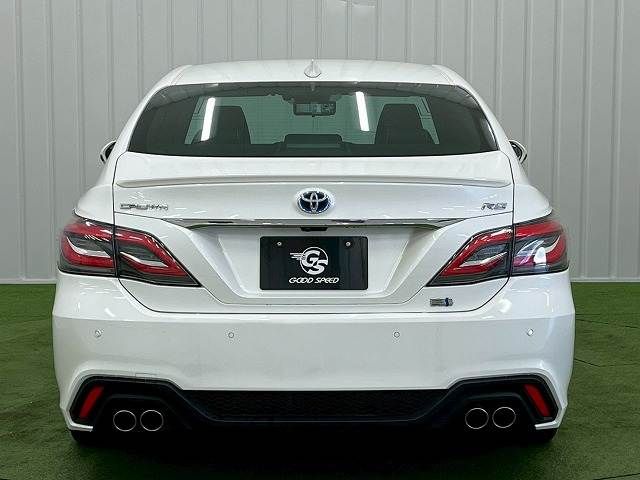 CROWN sedan hybrid