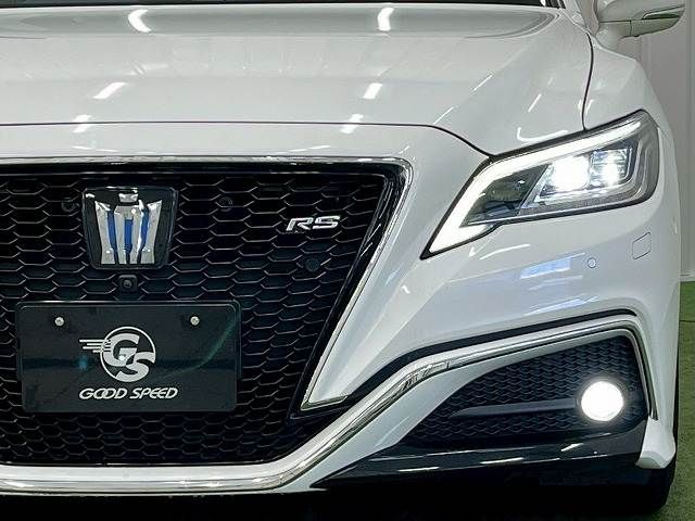 CROWN sedan hybrid