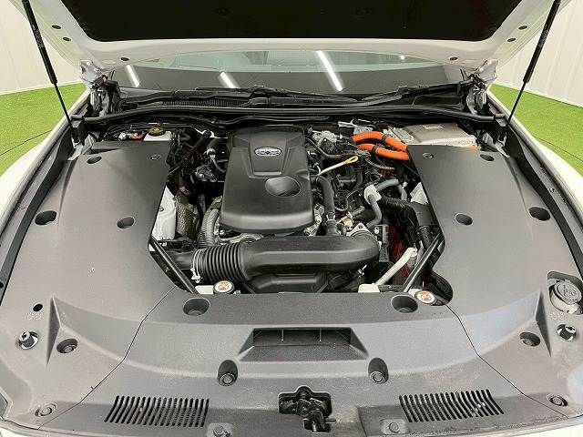 CROWN sedan hybrid