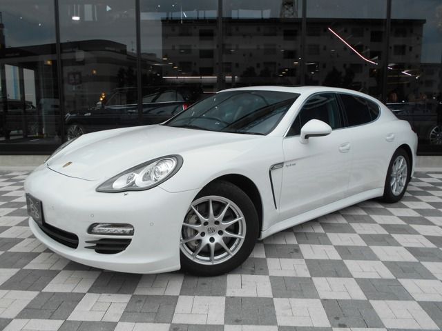 PORSCHE PANAMERA
