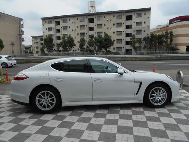 PORSCHE PANAMERA