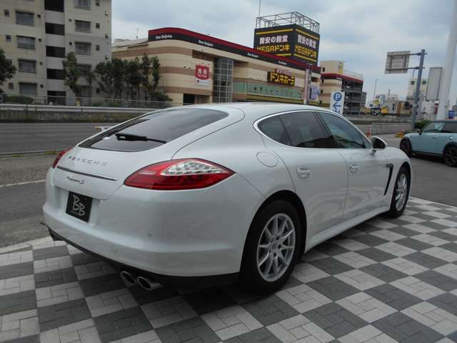 PORSCHE PANAMERA