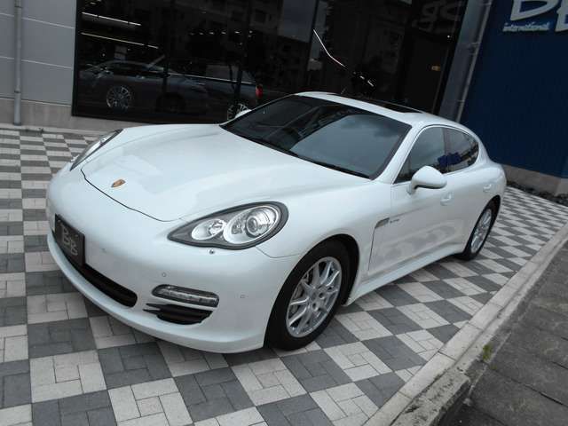 PORSCHE PANAMERA