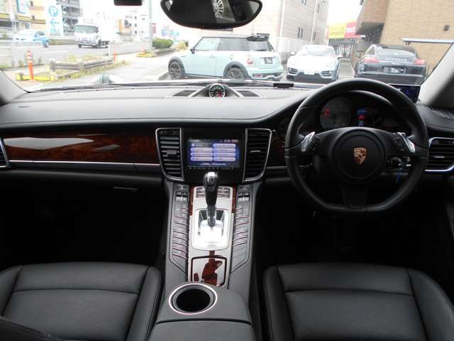 PORSCHE PANAMERA