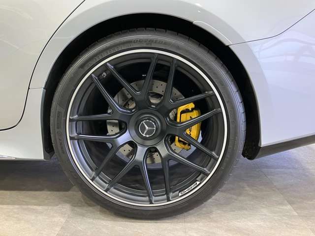 MERCEDES AMG GT 4D coupe