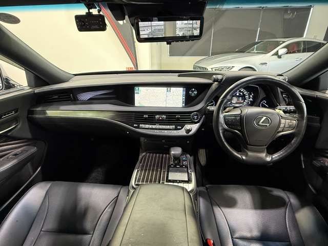 LEXUS LS500h 4WD