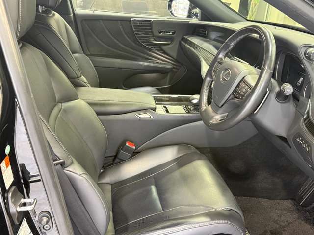 LEXUS LS500h 4WD