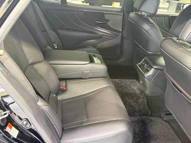 LEXUS LS500h 4WD