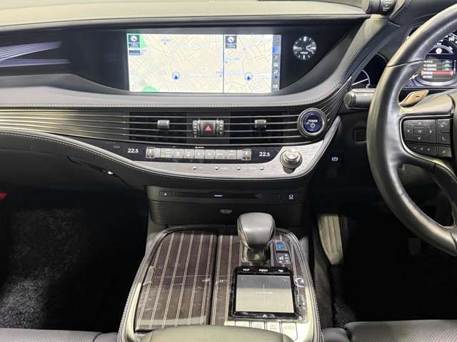 LEXUS LS500h 4WD