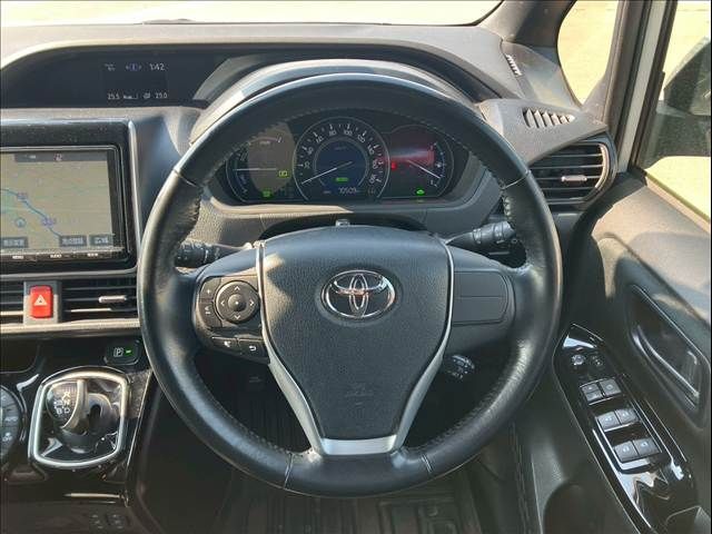 VOXY HYBRID