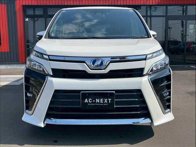 VOXY HYBRID