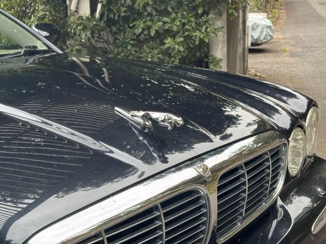 JAGUAR XJseries sedan